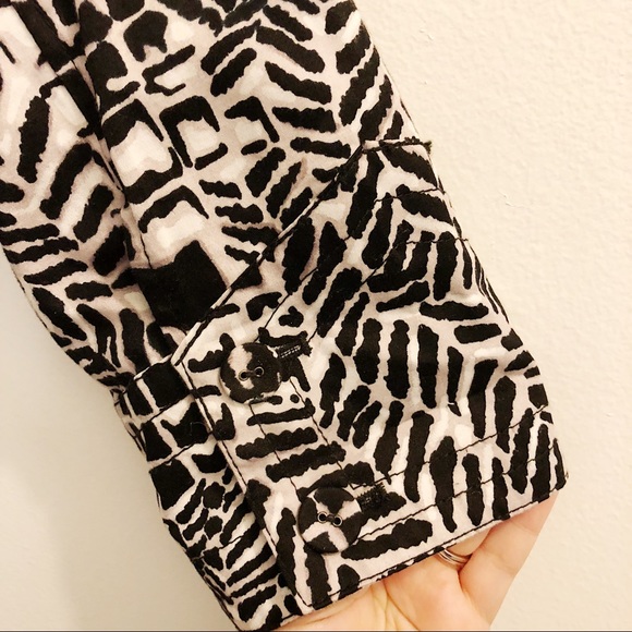 Chico’s Blazer Jacket neutrals, size 1 - Picture 7 of 8